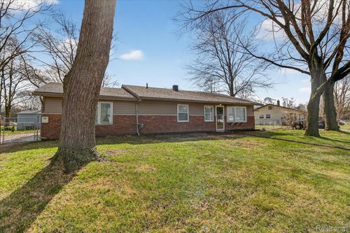 6337 Richalle St, Brighton, MI, 48116-2158 | Card Image