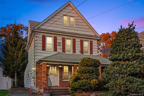 103 Smith St, Lynbrook, NY, 11563-1527 | Card Image