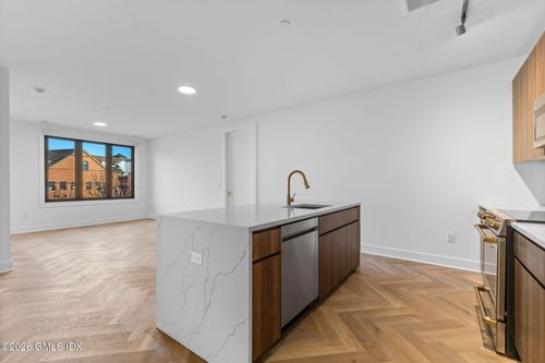 203-100 E Putnam Ave, Cos Cob, CT, 06807-2608 | Card Image