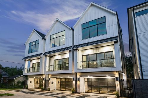 209 W 10th 1/2 St, Houston, TX, 77008-6805 | Card Image