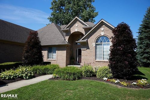 49639 Shelby Creek Dr, Shelby Township, MI, 48317-1822 | Card Image