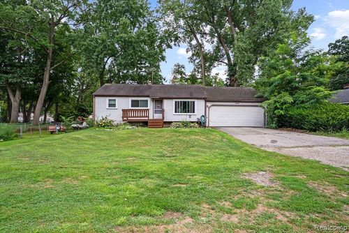 5481 Hanley, Waterford, MI, 48327-2563 | Card Image