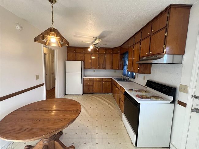 101 N Wilson St, House other with 4 bedrooms, 2 bathrooms and null parking in Madison NC | Image 17