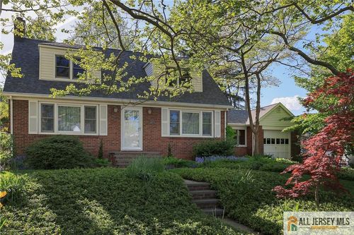 25 Voorhees Pl, Metuchen, NJ, 08840-2511 | Card Image