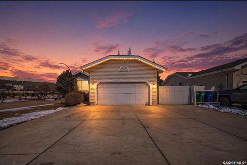 203 Konihowski Rd, Saskatoon, SK, S7S1B2 | Card Image