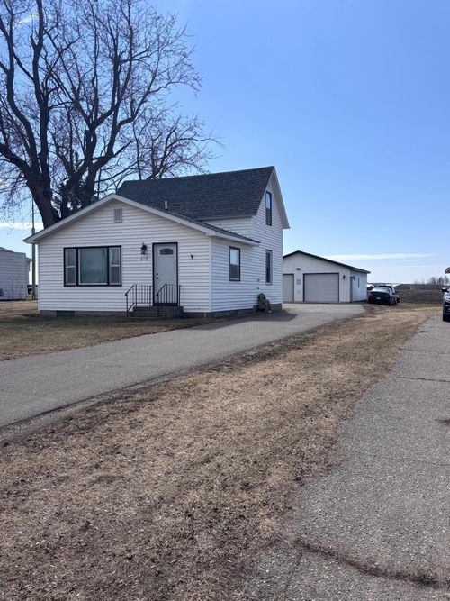 610 Hipple Ave, Henning, MN, 56551-4116 | Card Image