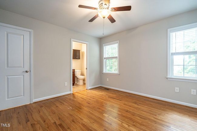 018-1920x1080-primary-bedroom | Image 23