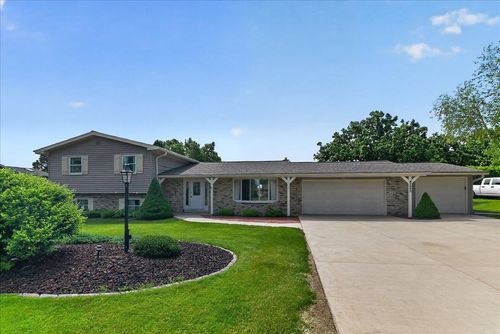 6689 Highland Drive, Windsor, WI, 53598 | Card Image