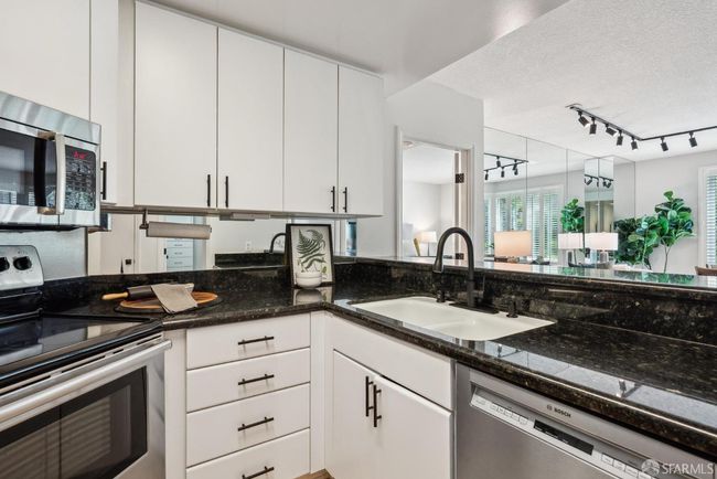 UNIT-302 - 111 Chestnut St, Condo with 2 bedrooms, 2 bathrooms and 1 parking in San Francisco CA | Image 14
