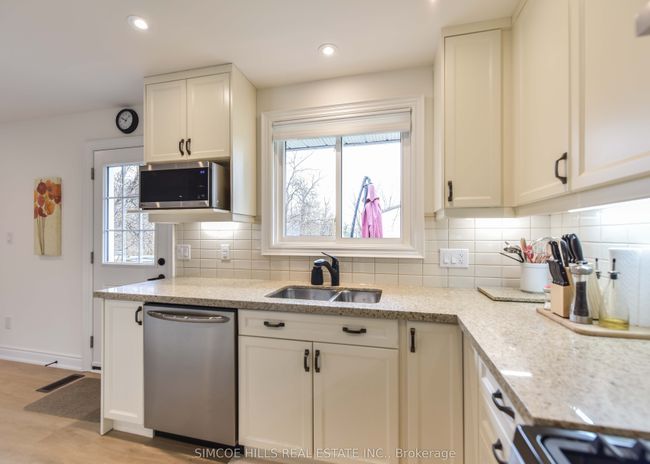 4329 Forest Wood Dr, House other with 4 bedrooms, 3 bathrooms and 6 parking in Severn ON | Image 18