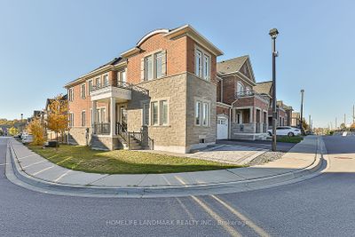 35 Thornapple Lane, Home with 5 bedrooms, 4 bathrooms and 3 parking in Richmond Hill ON | Image 3