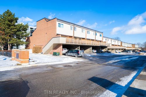 115-242 Milestone Cres, Aurora, ON, L4G3M2 | Card Image
