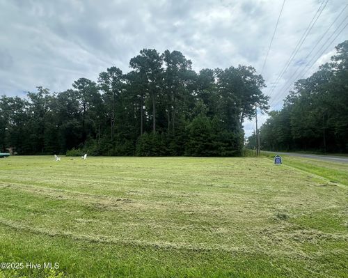 521 Wooded Acres Rd, Lake Waccamaw, NC, 28450-9587 | Card Image