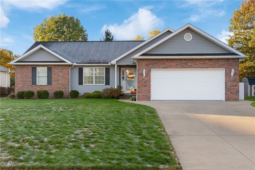 524 Glenbar St, Louisville, OH, 44641-8766 | Card Image