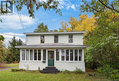 877 Barker St, Fredericton, NB, E3A3K4 | Card Image
