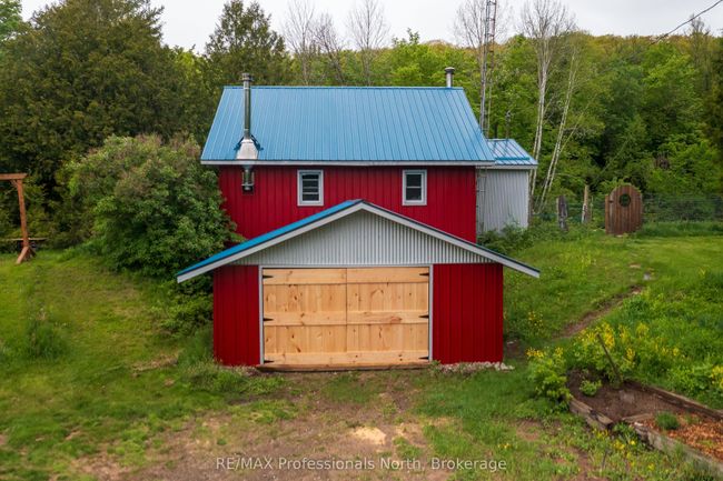 24430 Highway 35 Highway, Home with 2 bedrooms, 1 bathrooms and 4 parking in Lake of Bays ON | Image 4