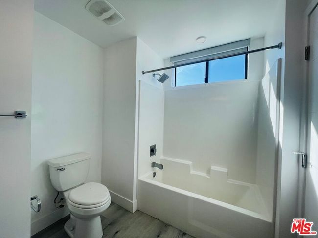 APT-201 - 14612 Calvert St, Condo with 2 bedrooms, 2 bathrooms and 2 parking in Van Nuys CA | Image 13