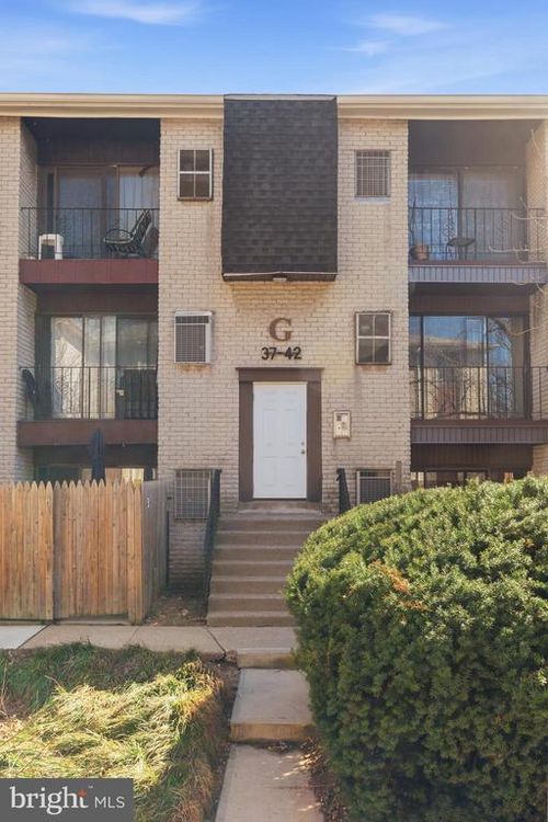 apt-40g-8030 Ditman St, PHILADELPHIA, PA, 19136-4422 | Card Image