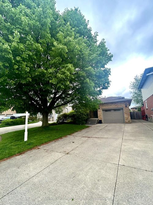 14 Vista Crt, Hamilton, ON, L9B1X2 | Card Image