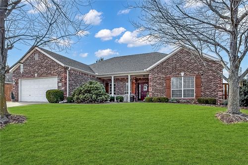 1661 N Cannondale Dr, Fayetteville, AR, 72704-6945 | Card Image