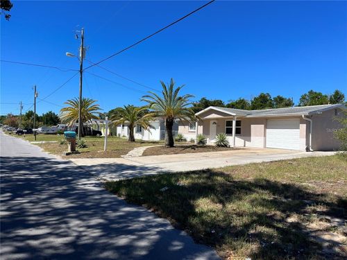 7407 University Dr, HUDSON, FL, 34667-6823 | Card Image