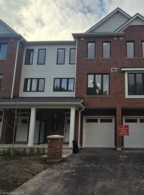 37 Mill St, Kitchener, ON, N2G2Y2 | Card Image