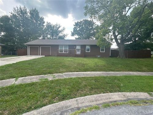 13400 Oakland Ave, Grandview, MO, 64030-2706 | Card Image