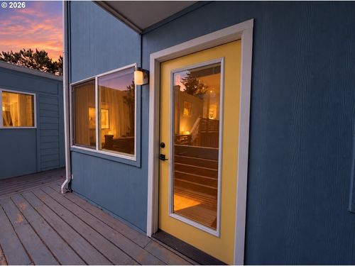 1300 Ne 68th Ave, Portland, OR, 97213-4900 | Card Image
