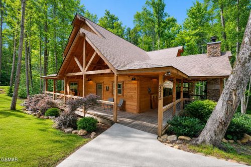 2215 Cub Cir, Sevierville, TN, 37862-7419 | Card Image
