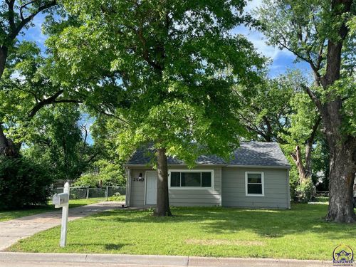 2520 Sw 22nd Park, Topeka, KS, 66611-1510 | Card Image