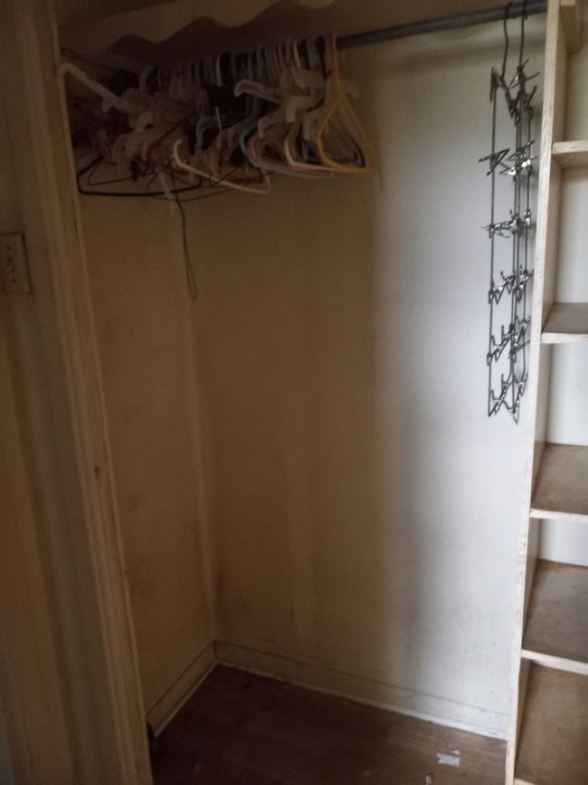 108 W Stroud St, House other with 3 bedrooms, 2 bathrooms and null parking in Frost TX | Image 5
