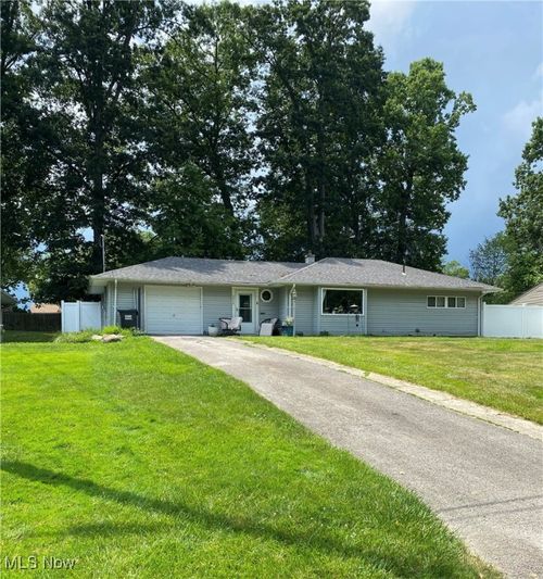 3948 Kiowa Dr, Youngstown, OH, 44511-3520 | Card Image