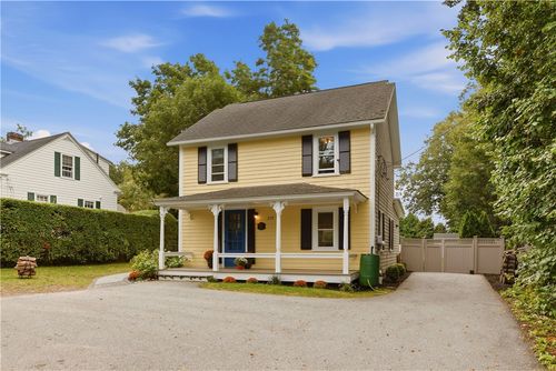 275 Green End Ave, Middletown, RI, 02842-5620 | Card Image