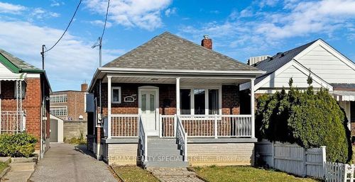 739 Vaughan Rd, York, ON, M6E2Z1 | Card Image