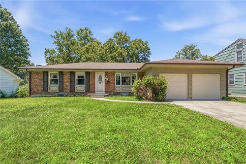4962 Ne Chouteau Dr, Kansas City, MO, 64119-4813 | Card Image