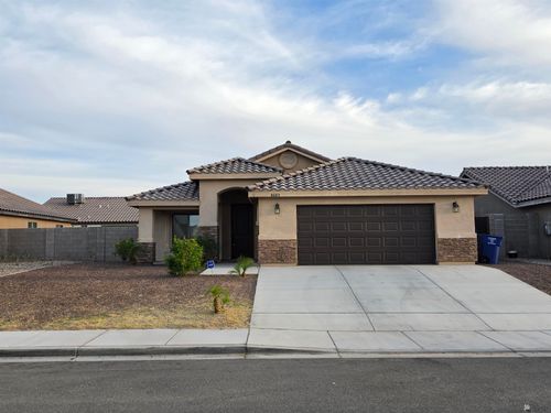 8685 E 41st St, Yuma, AZ, 85365-2983 | Card Image