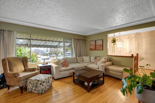 2358 Kensington Ave, Burnaby, BC, V5B4E2 | Card Image
