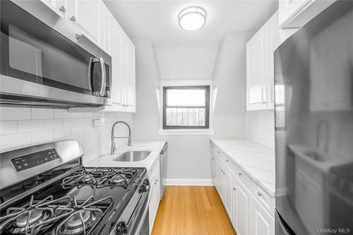 3b-64 Kensington Rd, Bronxville, NY, 10708-1428 | Card Image