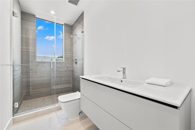 4951 University Dr, Townhouse with 3 bedrooms, 5 bathrooms and null parking in Coral Gables FL | Image 31