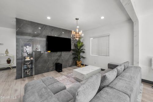 15-9427 Lemona Avenue, North Hills, CA, 91343 | Card Image