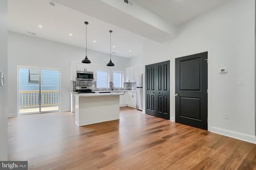 3-3860 Falls Rd, BALTIMORE, MD, 21211-1828 | Card Image