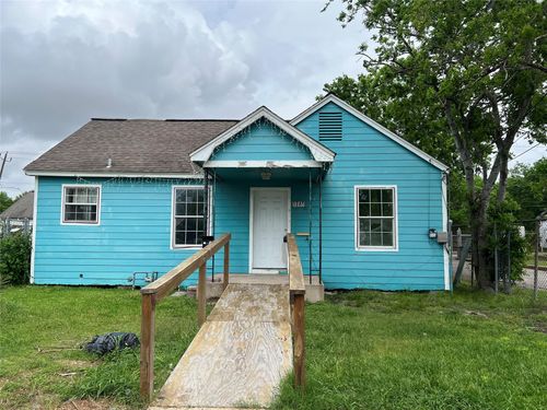 5745 Newport St, Houston, TX, 77023-4733 | Card Image