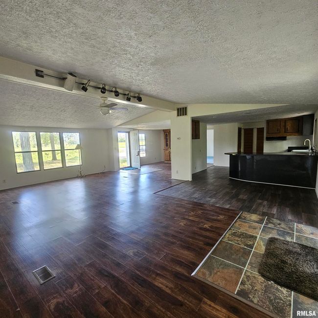 22488 N Mayflower Ln, House other with 3 bedrooms, 2 bathrooms and null parking in Dix IL | Image 18