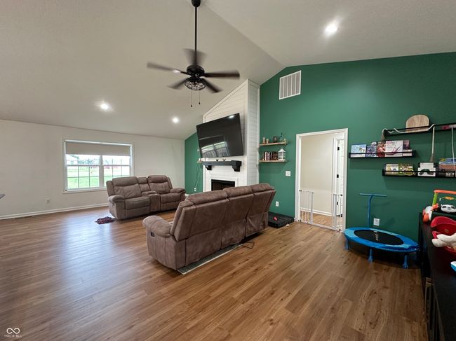 407 E Maple St, House other with 4 bedrooms, 2 bathrooms and null parking in Bainbridge IN | Image 9