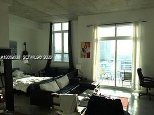 uph03-234 Ne 3rd St, Miami, FL, 33132-2215 | Card Image