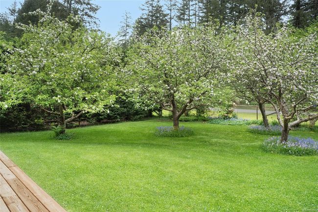 585 Wildwood Cres, House other with 1 bedrooms, 1 bathrooms and 3 parking in Gabriola Island BC | Image 42