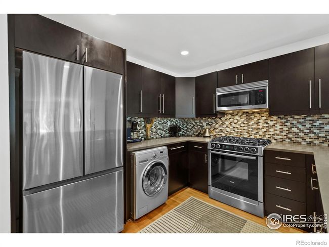 Combo washer/dryer and gas cooktop | Image 7