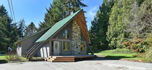 5651 Wakefield Rd, Sechelt, BC, V7Z0N4 | Card Image