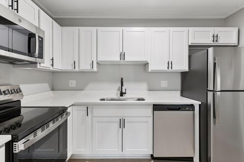 apt-515-10501 Cedar Lake Rd, Minnetonka, MN, 55305-3313 | Card Image