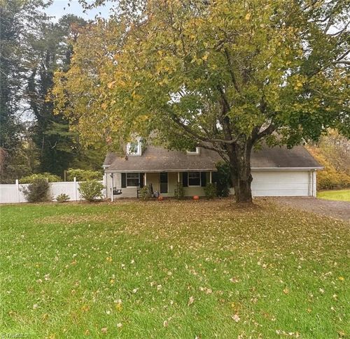 2712 Brushy Mountain Rd, Wilkesboro, NC, 28697-9452 | Card Image